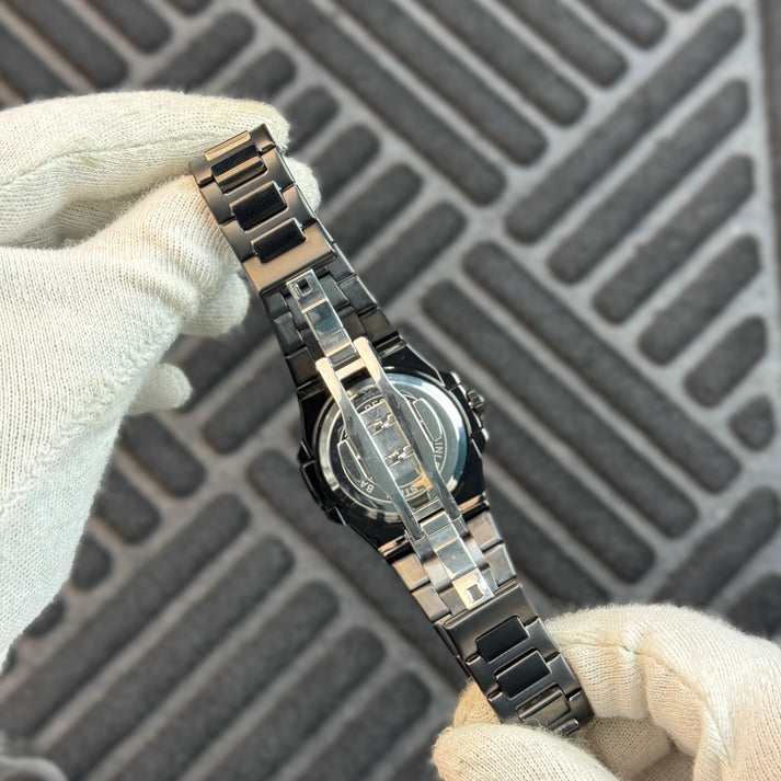 Patek Philippe - Nautilus -
Full Black