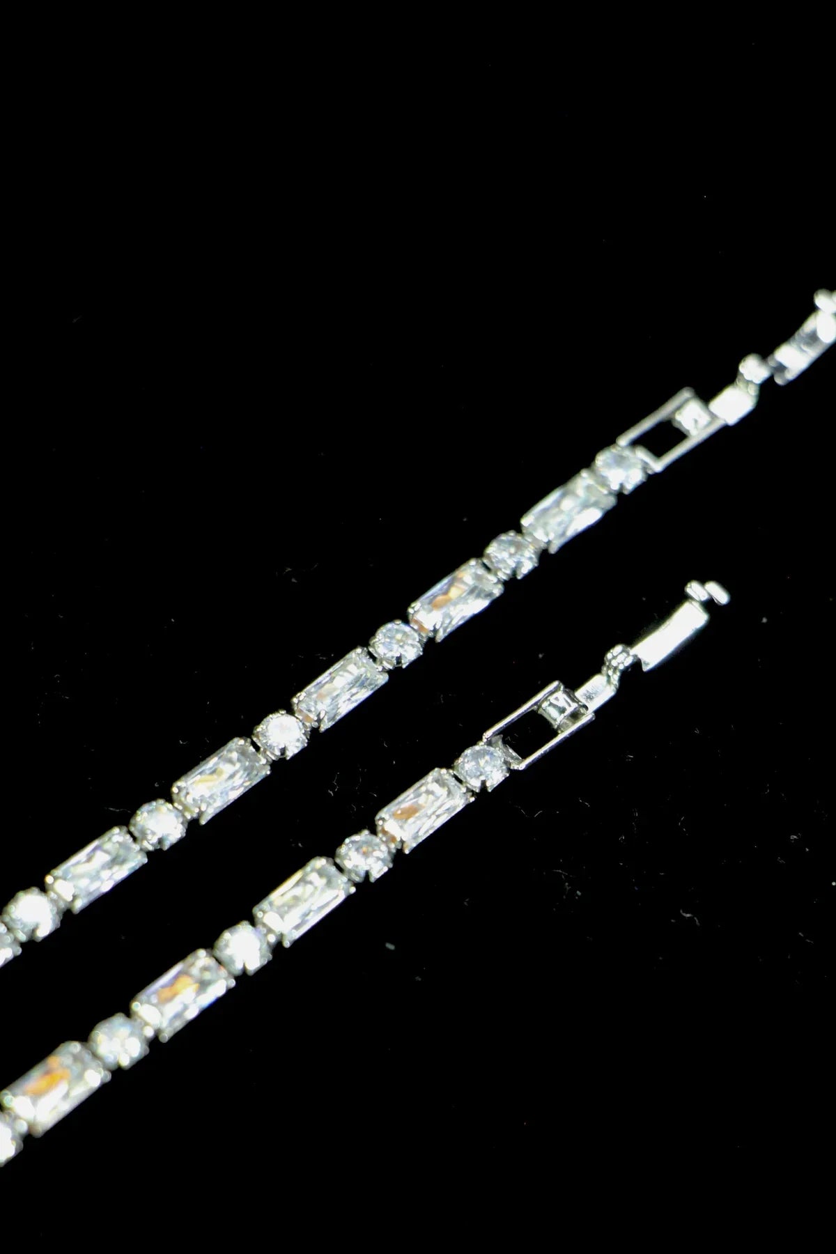 EMERALD CUT TENNIS BRACELET